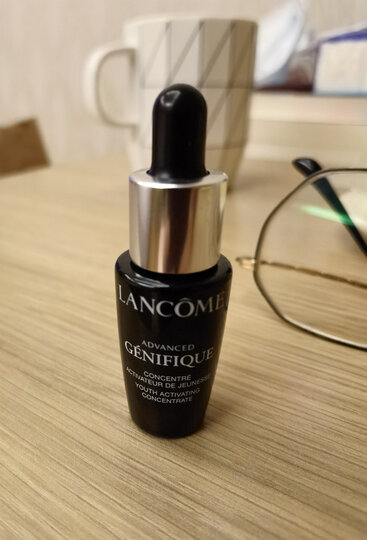 鼎鼎大名的兰蔻小黑瓶.