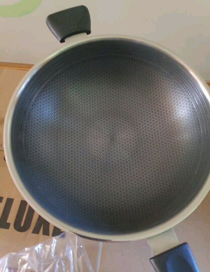 德纳斯(deluxe):"锅不错,不粘,还送铲子,物美价廉的" - 京东