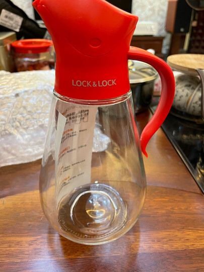 乐扣乐扣油壶:"乐扣乐扣厨房用品,使用这个品牌已有一段时间,使用以来