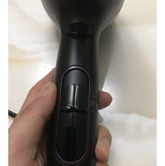飞利浦hp8230:"家里一直用的是飞利浦的吹风筒,这次新家也是毫不犹豫