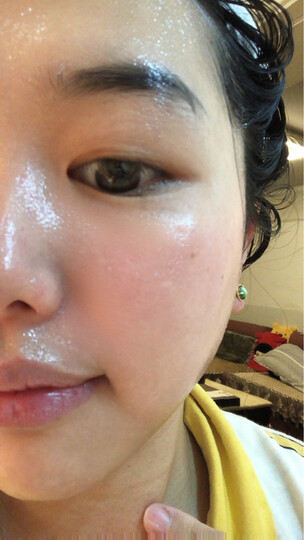 [购买4天后追评]晚上不洗睡觉还是会黏糊糊的,但是二天就皮肤水嘟嘟的