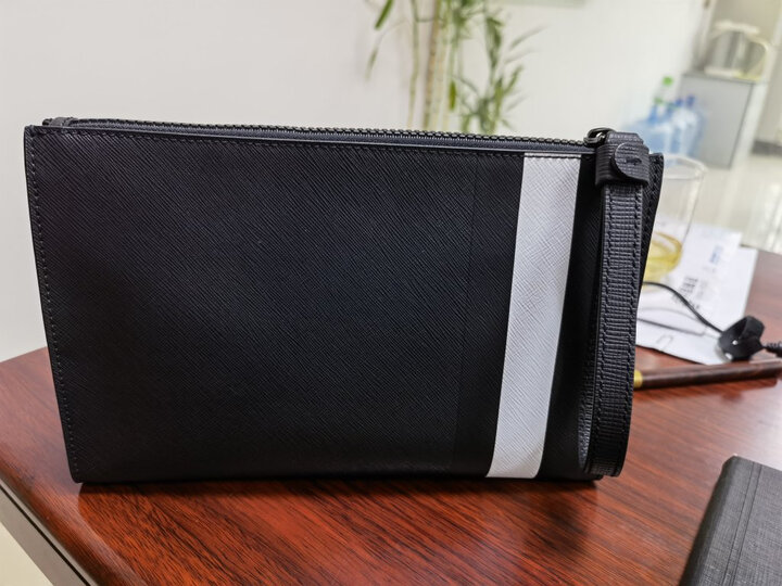 巴利手拿包 skid.