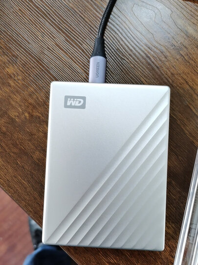 西部数据wdbpmv0050bsl-cesn:"外观材质:塑料壳,做工还算可以,体积