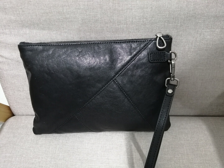 科罗蒙凯文(cohnimkevin):"外观颜值:大气简约 时尚 上档次 成功男士