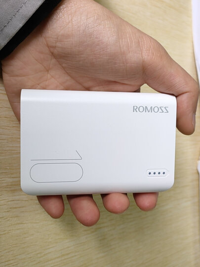 罗马仕sense4 mini:"以前的充电宝是大板砖,背着贼重.