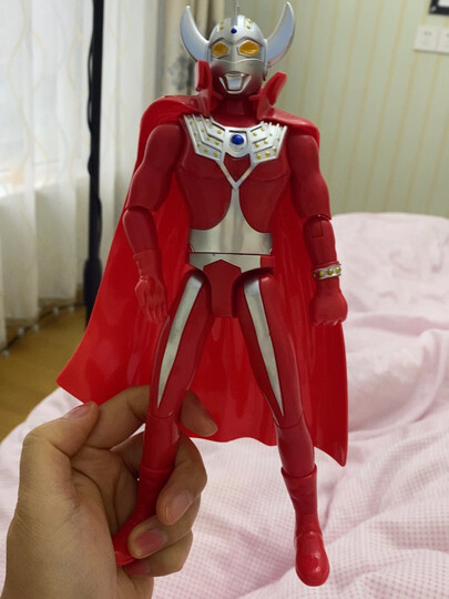 锦江ut5500a披风泰罗奥特曼玩具:"奥特曼打小怪兽哈哈哈哈.