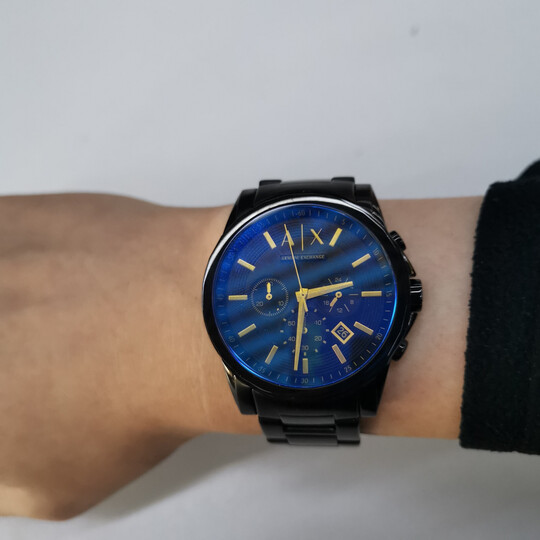 阿玛尼ax2513:"这款手表很适合我这种刚毕业的职场新人,黑色的配色很
