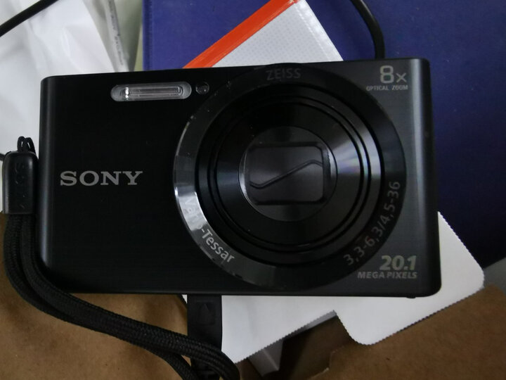 索尼dsc-w830:"满足我的需求,产品外观漂亮,做工也不错,质量也挺好的