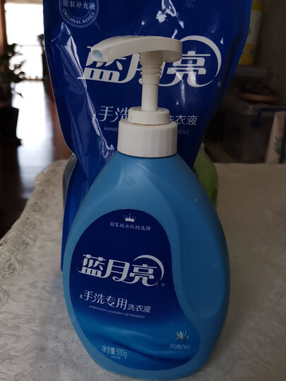 蓝月亮手洗专用洗衣液.