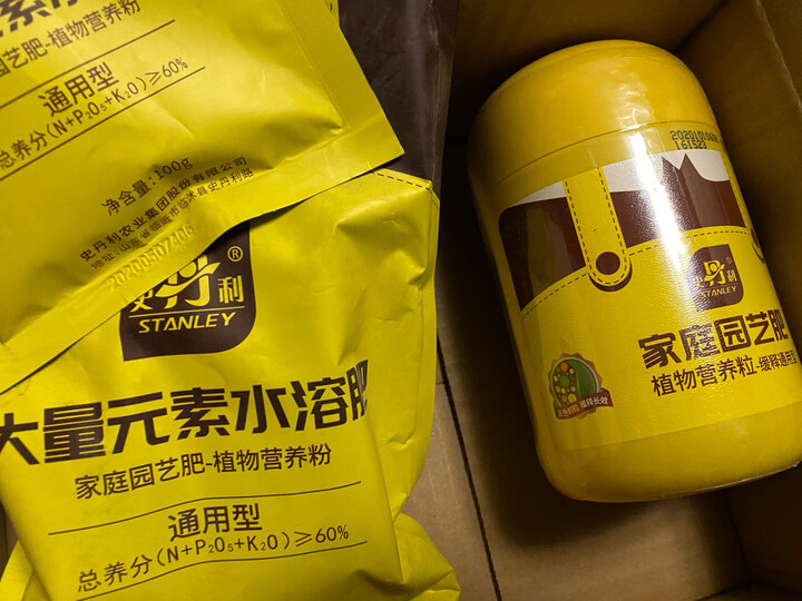 史丹利大量元素水溶肥通用型500g:"品牌的相对来说好一些吧 刚开始用