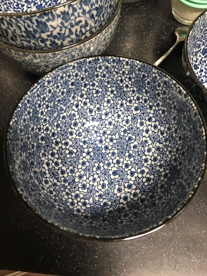 美浓烧(mino yaki):"碗的花纹,色彩和光洁度还好,底圈圆度和平整度