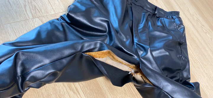 裤裆已经破了好大一个口子.而且这裤子裤腿巨粗.