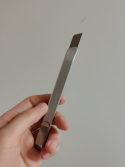 得力小号金属壳美工刀2053:"得力的这款小壁纸刀挺好的,很锋利的,用它