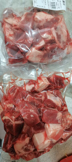 恒都澳洲牛腩块 冷冻肉 1kg:"这款牛肉方便已经切成大小合适的块,回来
