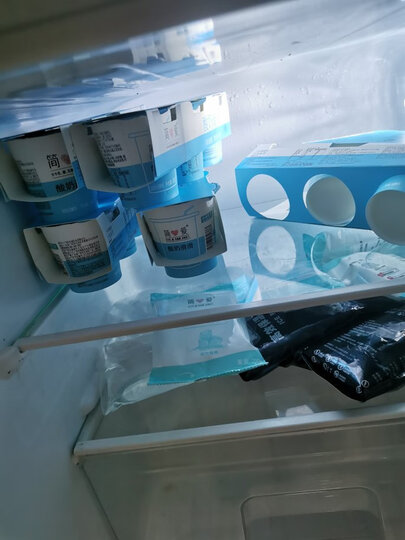 简爱:"新鲜,24号买的,奶是23号的,顺丰快,拿到冰袋还没化" - 京东