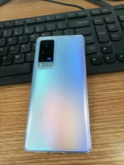 vivox60 pro:"手机用着还不错,目前来说使用流畅度还可以.