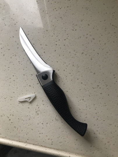 很精致的一把小刀,还蛮锋利的