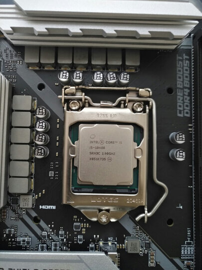 英特尔i5-10400:"10400,带核显,现在显卡真的是太贵了,先用着这个核显