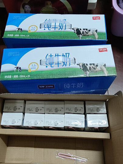 卫岗卫岗 纯牛奶 250ml*20盒/礼盒装:"脂肪含量:每100ml3.