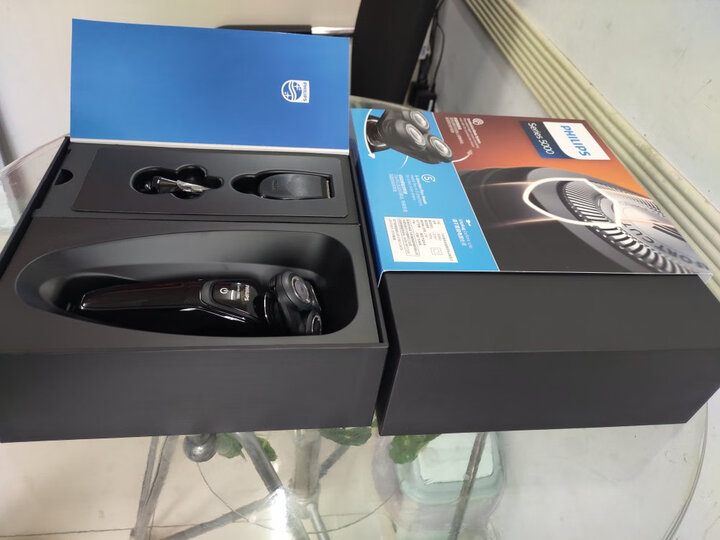 飞利浦s5082/61:"这款电动剃须刀,马力强劲动力充足,经久耐用,声音轻