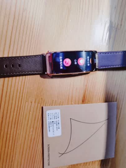 华为(huawei)华为手环 b6:"直接从b3换到了b6,彩屏看着很舒服.