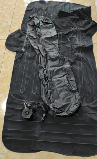 充气泵接头是车载电器接头,不是普通插销接头.看上去还不错.