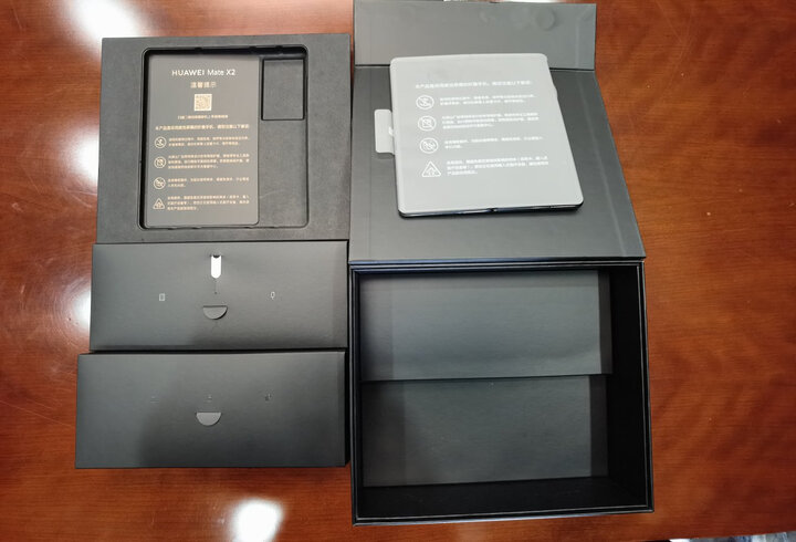 华为(huawei)mate x2:"开箱太带感了,翻开磁吸很有仪式感.