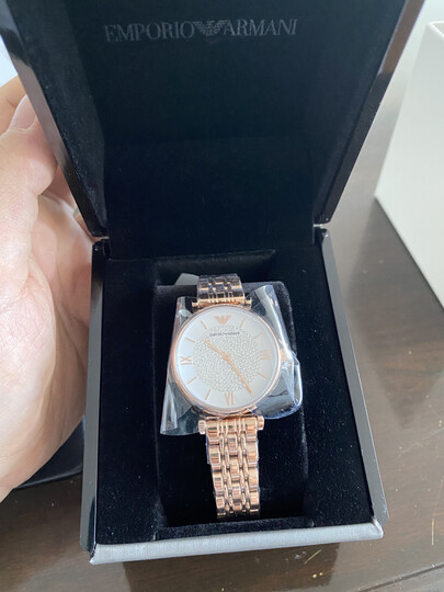 安普里奥·阿玛尼ar11244:"是正品,手表很好看,给老婆的生日礼物,老婆