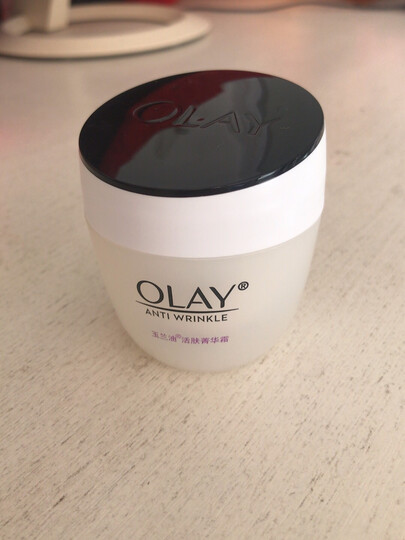 玉兰油老牌子了,这款面霜有淡化细纹的作用,期待效果