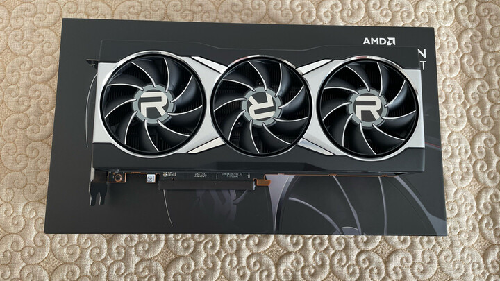 amd6700xt:"顶级a卡,做工精致,超有份量!开心!" - 京东