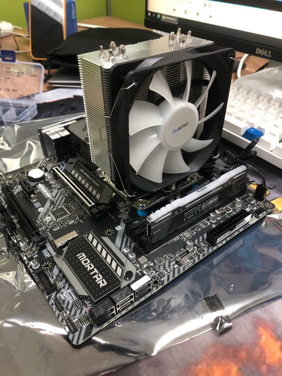 微星mag b460m mortar:"包装保护:包装仔细,里面有充气泡纸,保护的