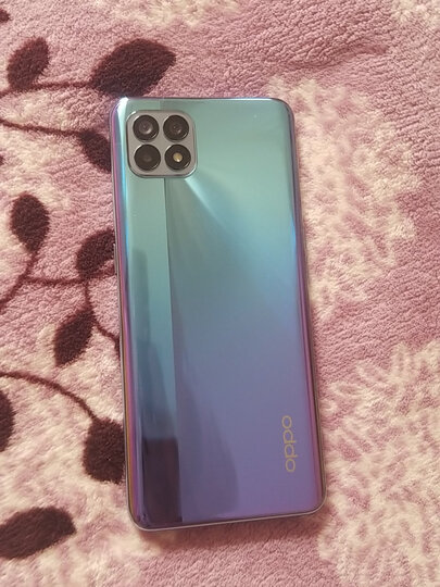 opporeno4 se:"首先手机的颜值确实很高并且很轻薄 其次拍照很给力(这