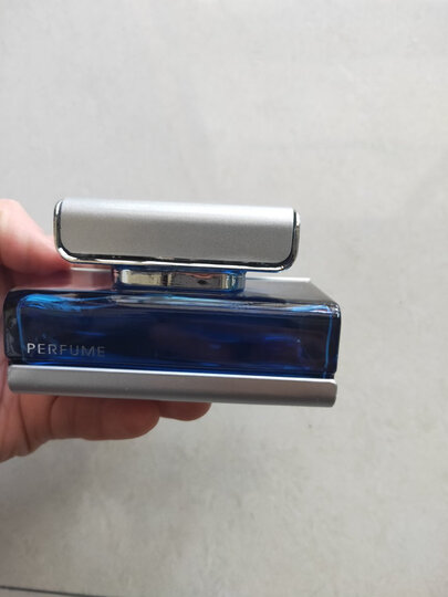 凯瑟琳娜(katharina)启迪:"香水很好闻,放在车里味道正好,外观好看