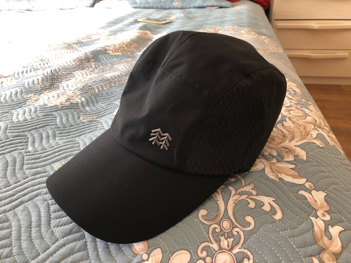 kolon sport:"帽子质量很不错,虽然价钱小贵,但是物有所值,老爸一直戴