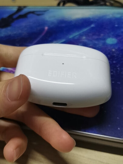 漫步者lollipods pro:"手感不错,耳机戴耳朵上也挺舒适,有三种模式