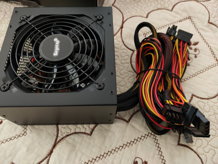 鑫谷gp600p白金版:"500w的白金,配了双8(6 2)pin显卡电源输入,低功耗