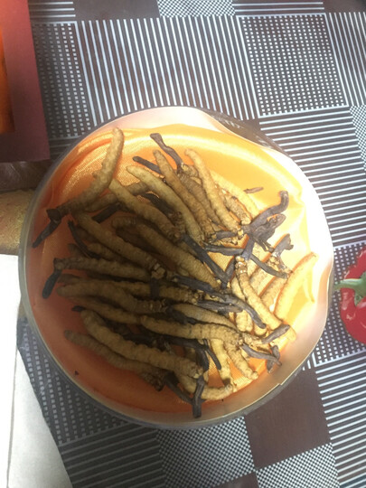 鹿锦煊:"第一次网上买虫草,一开始有点怕,但收到后,觉得真的价廉物美.