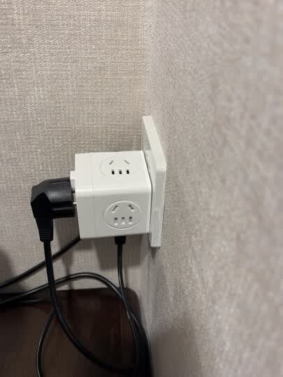 插座还是挺好,但开关按钮有点碍事.