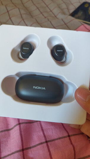 诺基亚e3100:"北方冬天冷,不适合有线耳机,公交车大爷大娘也多,必须