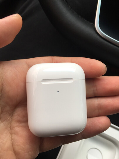 appleairpods:"质感很棒,音质音效也很好,很舒适,续航目前不清楚,不愧