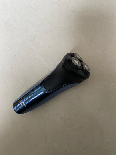博锐(poree)ps197:"朋友推荐的剃须刀,入手了果然不错,轻便,刮胡子很