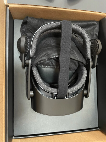 惠普(hp)reverb g2:"惠普的vr头显做的还是很精致,各种无障碍使用配件