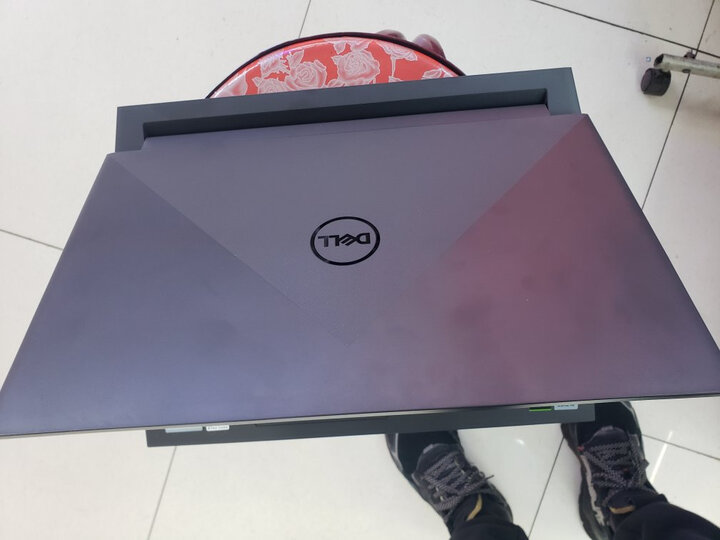 戴尔g15:"包装保护:机器快递迅速外形外观:外观漂亮颜色搭配很好画面