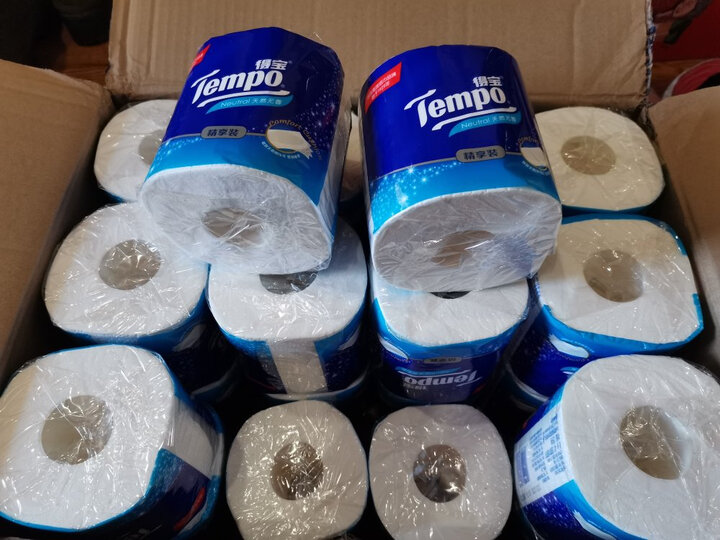 得宝(tempo):"给妈妈买的卫生纸,自己先买了一箱,据说是维达的高端