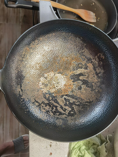 这个铁锅一点都不好使.