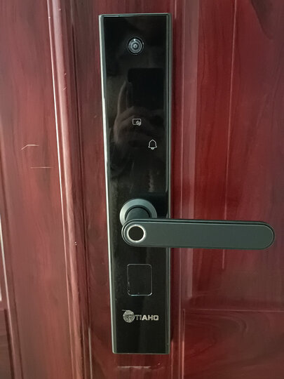 门锁特别高大上,指纹.
