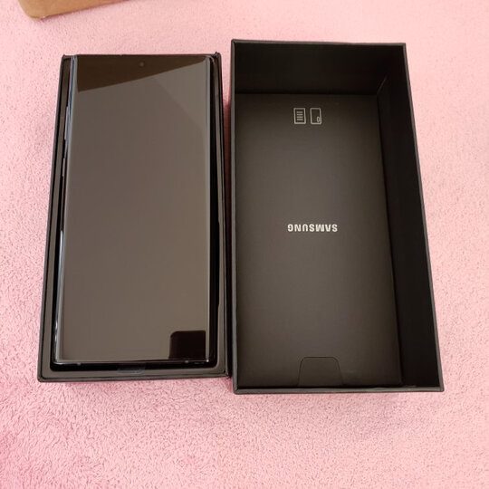 三星(samsung)n9760:"等了两年,终于把它拿下,包装很好,配件都是原装