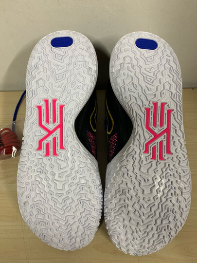 耐克(nike):"欧文的正代签名鞋,从来没让人失望过,之前买的欧文6,脚感