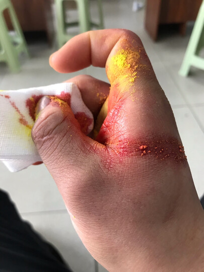 确实很锋利手指切了半边看到流血才反应过来点个赞