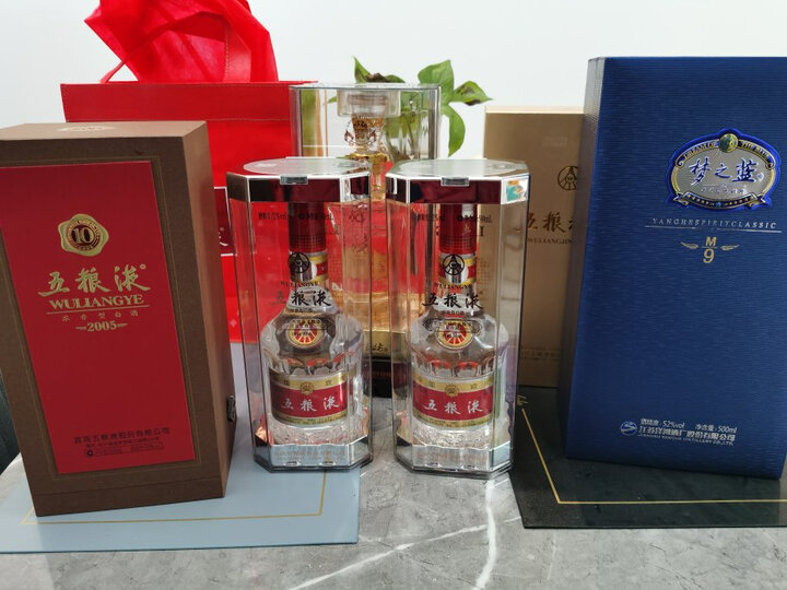五粮液白酒:"买着放酒柜好看的" - 京东